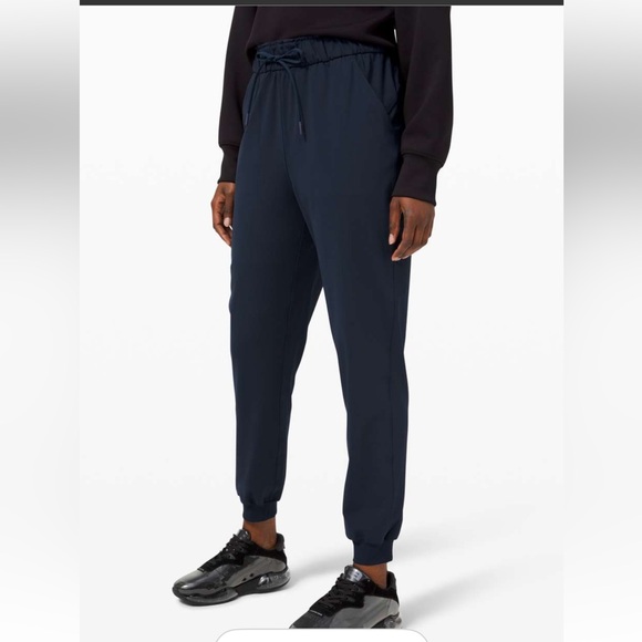 Lululemon Keep Moving Jogger in True Navy Sz 8 - Picture 1 of 9